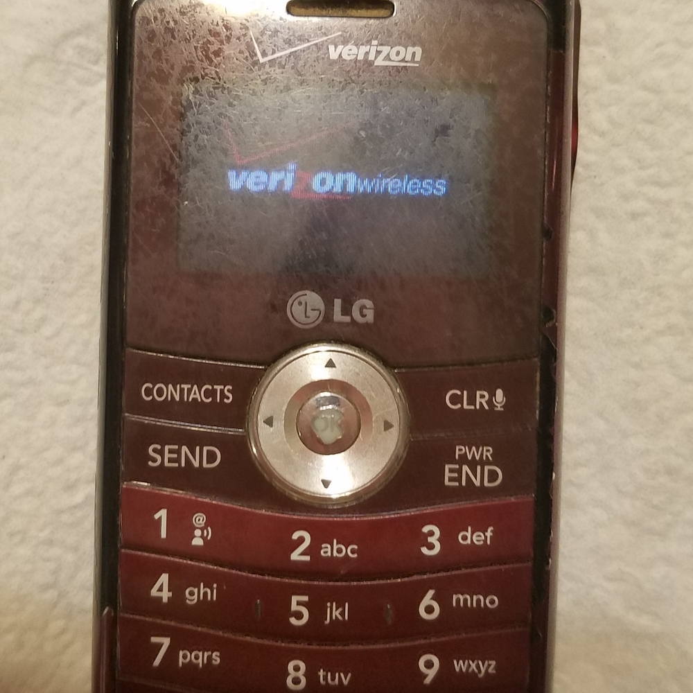 Vintage phone  See all pictures!!!  This does have damage to one corner